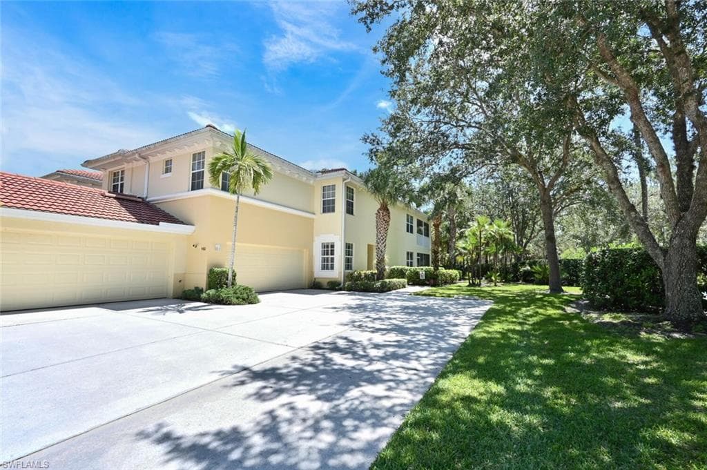 2040 Tarpon Bay DR N 102 NAPLES, FL 34119