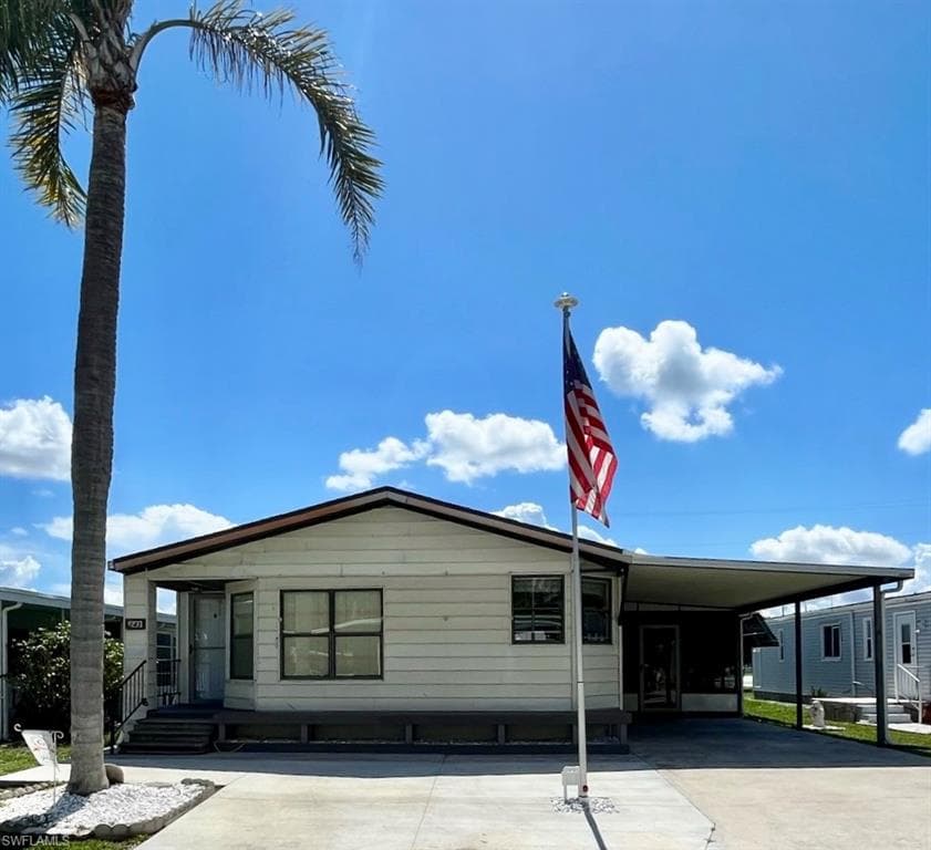 243 Shrub LN N NORTH FORT MYERS, FL 33917