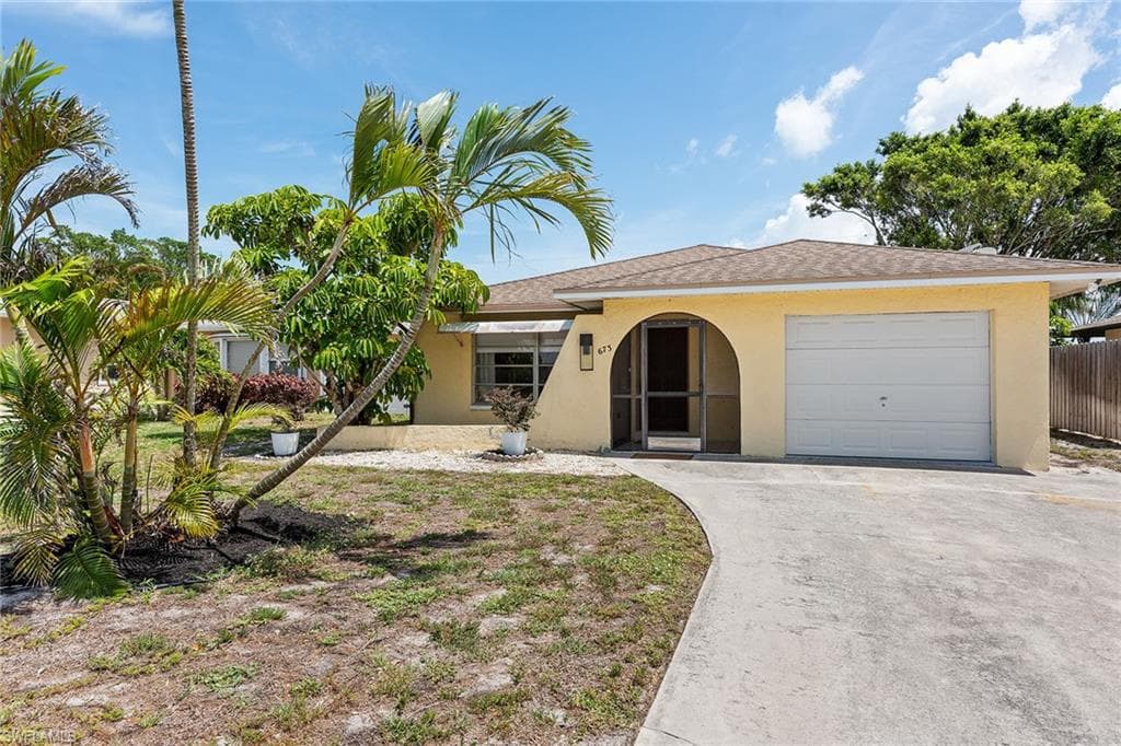 673 107th AVE N NAPLES, FL 34108