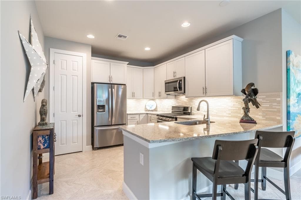 7646 Jacaranda LN NAPLES, FL 34114