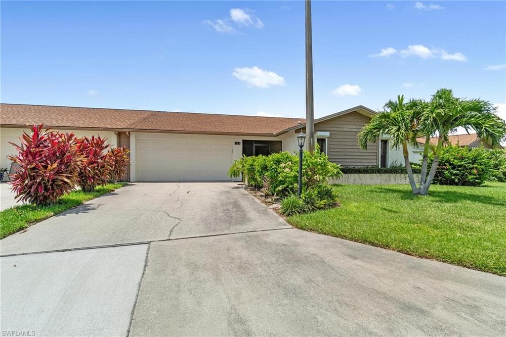 319 Reynolds CT M-12 NAPLES, FL 34112