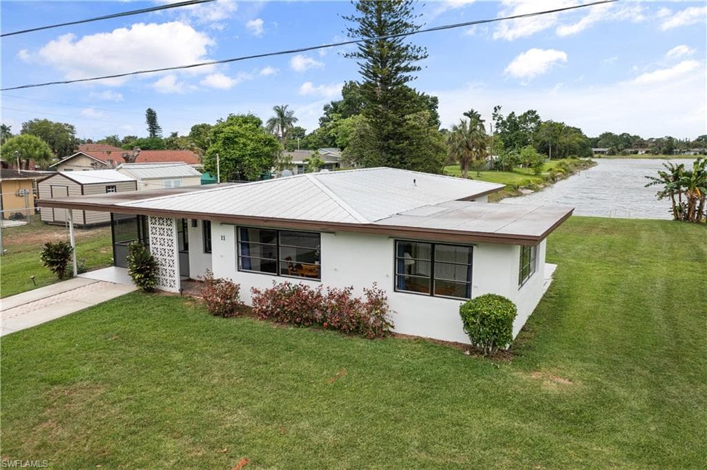 11 Maple AVE N LEHIGH ACRES, FL 33936