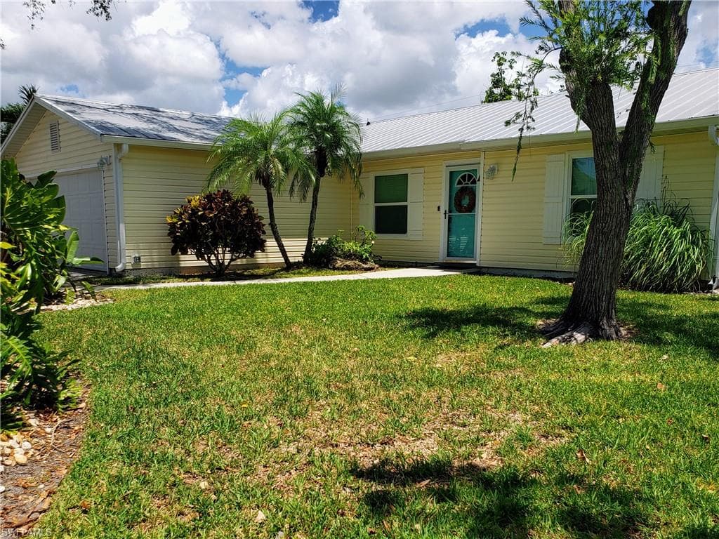 131 SE 31st TER CAPE CORAL, FL 33904