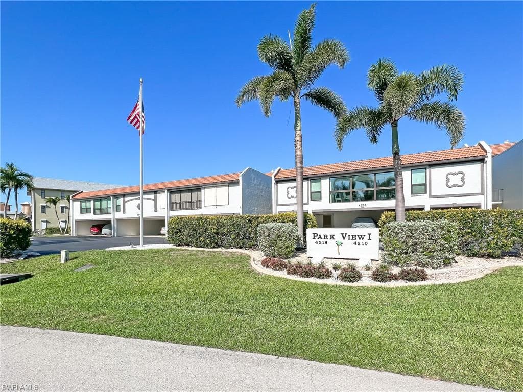 4218 SE 20th PL E2 CAPE CORAL, FL 33904