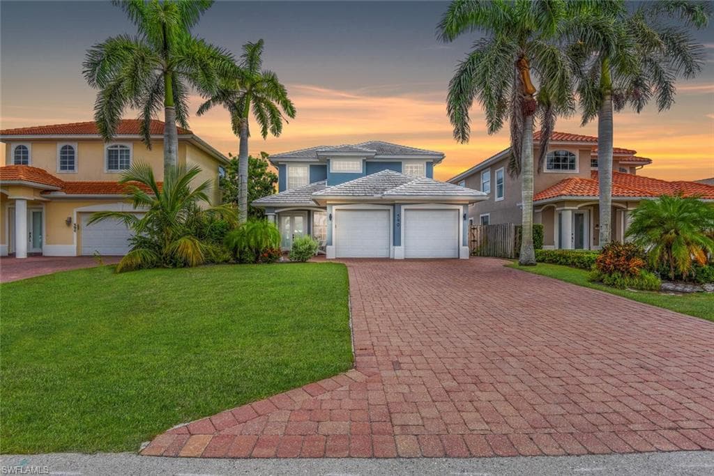 590 110th AVE N NAPLES, FL 34108