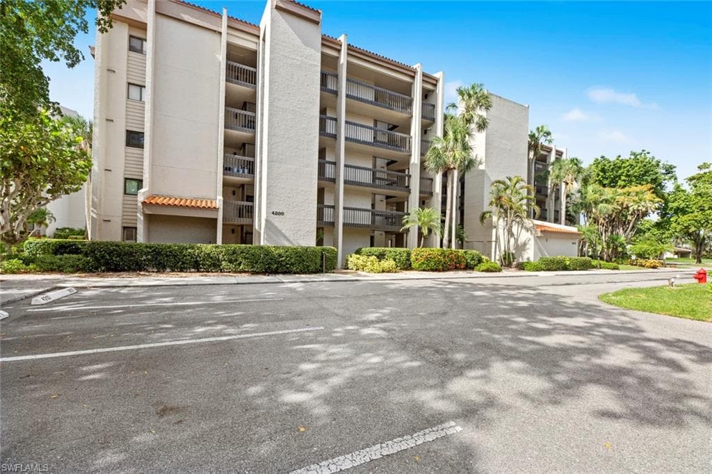 4200 Steamboat BEND 102 FORT MYERS, FL 33919