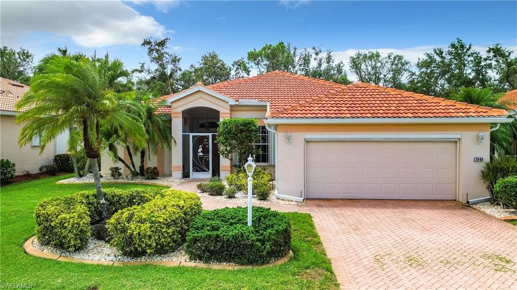 2040 Rio Nuevo DR NORTH FORT MYERS, FL 33917