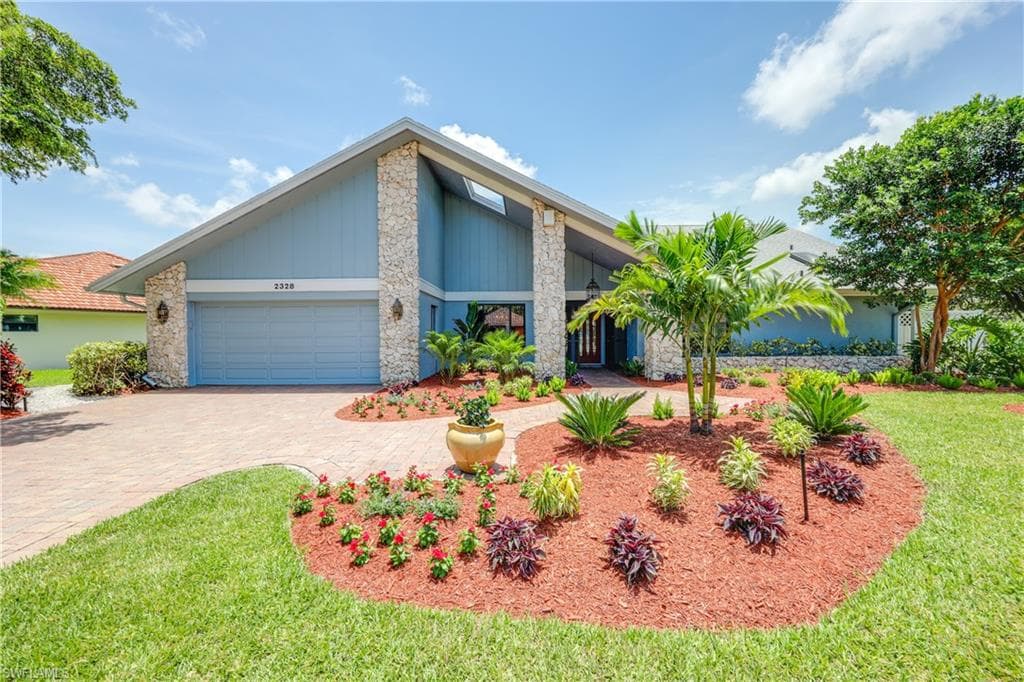 2328 Pine Woods CIR NAPLES, FL 34105