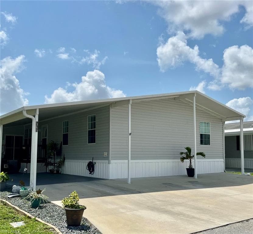 757 Knotty Pine CIR NORTH FORT MYERS, FL 33917