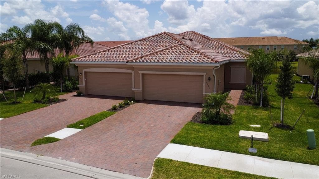 2543 Vine AVE NAPLES, FL 34120