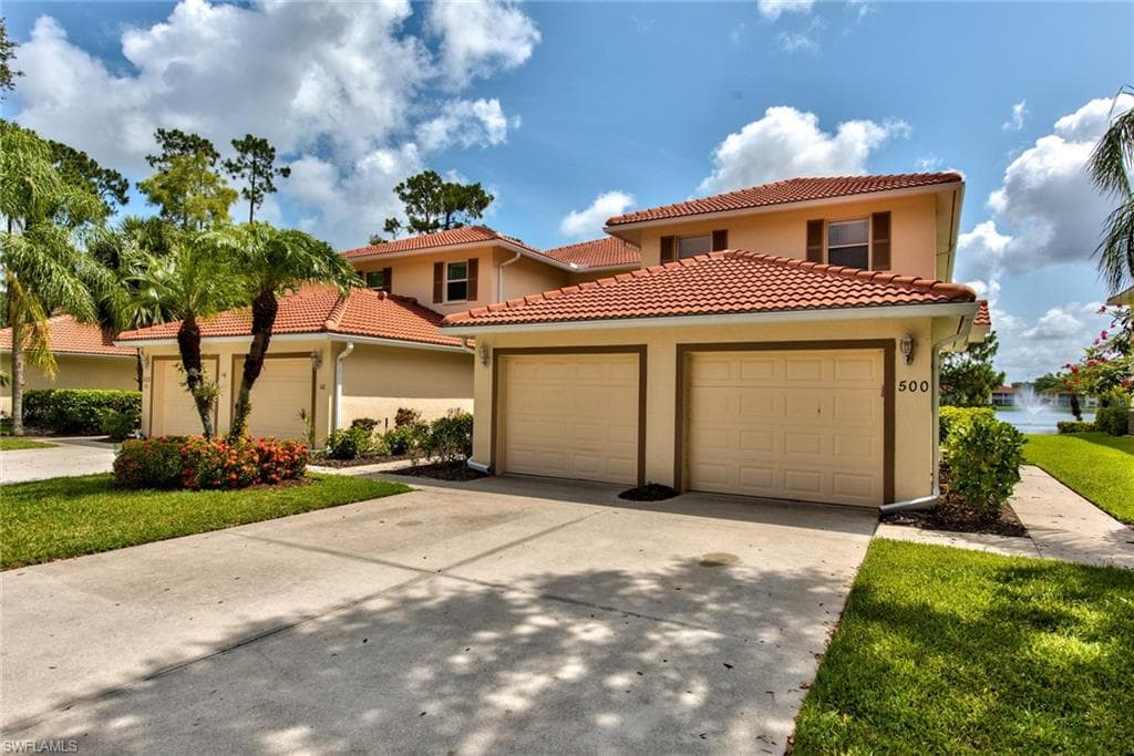 500 Robin Hood CIR 102 NAPLES, FL 34104
