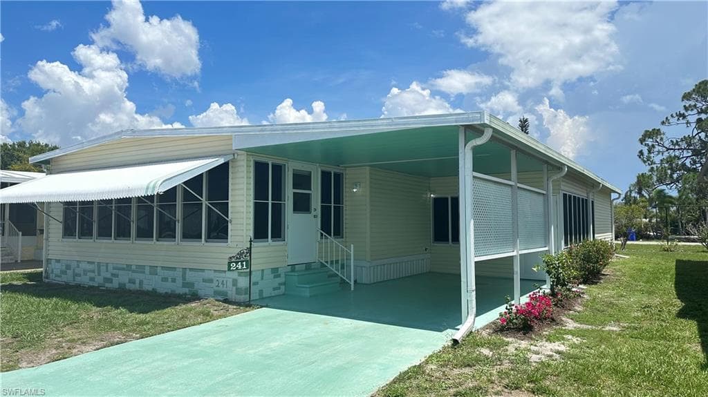 241 Poinsettia DR FORT MYERS, FL 33905