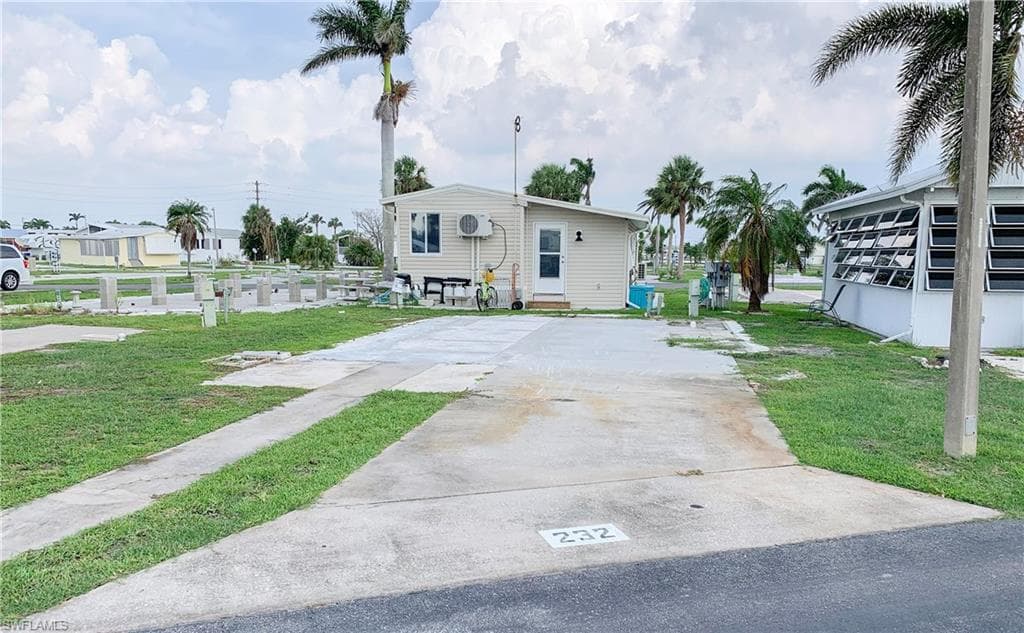 19681 232I Summerlin RD FORT MYERS, FL 33908