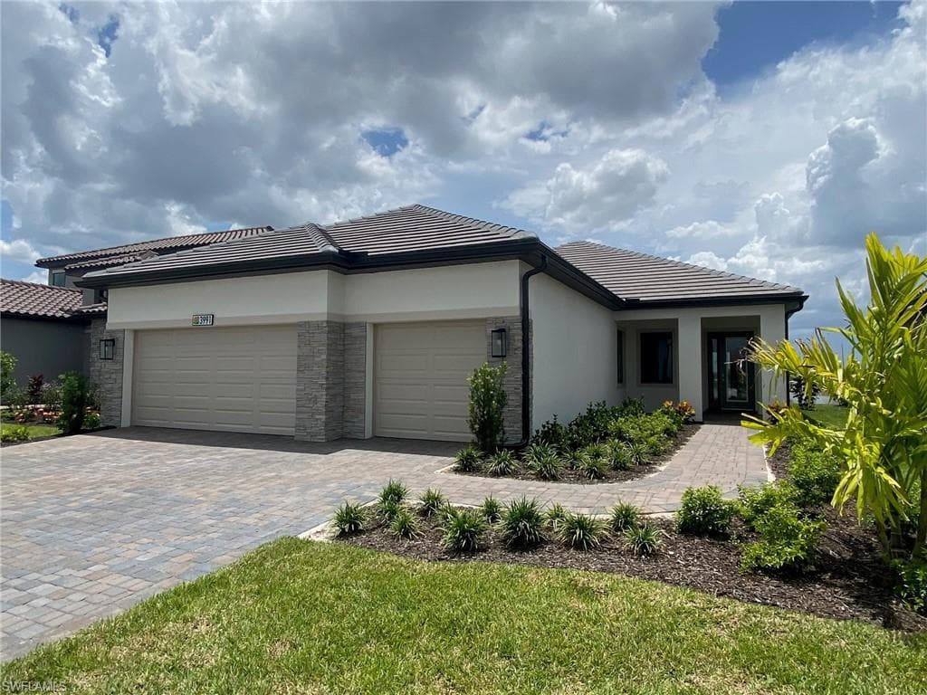 3991 Pegasus WAY NAPLES, FL 34120