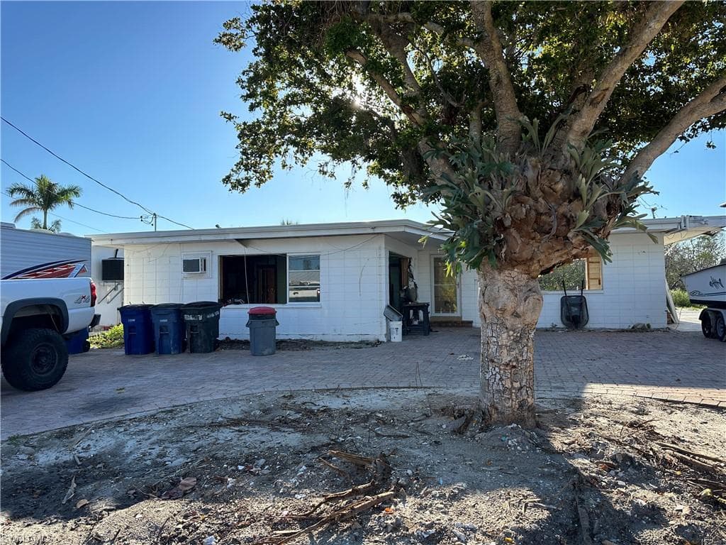 114 Tropical Shore WAY FORT MYERS BEACH, FL 33931