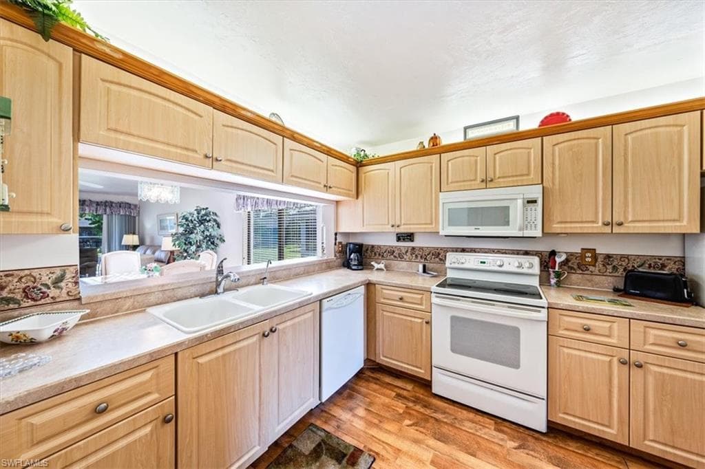 1208 Commonwealth CIR J-206 NAPLES, FL 34116