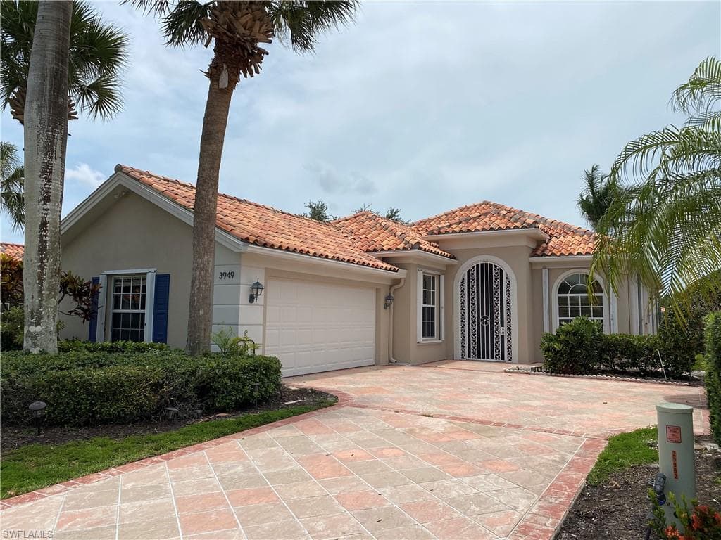 3949 Isla Ciudad CT NAPLES, FL 34109