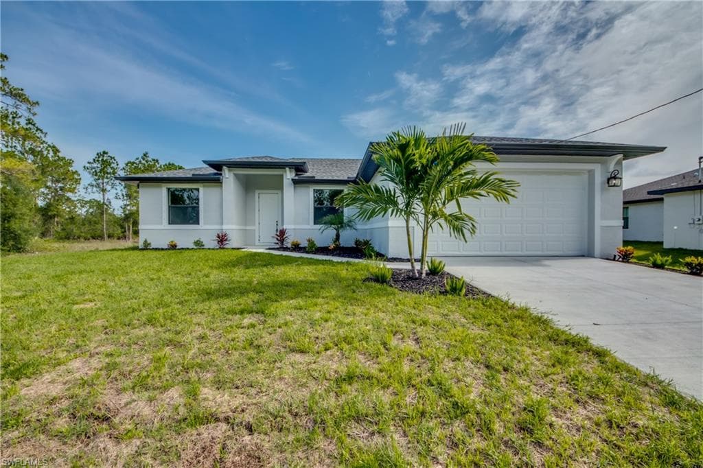 923 Belmont ST E LEHIGH ACRES, FL 33974