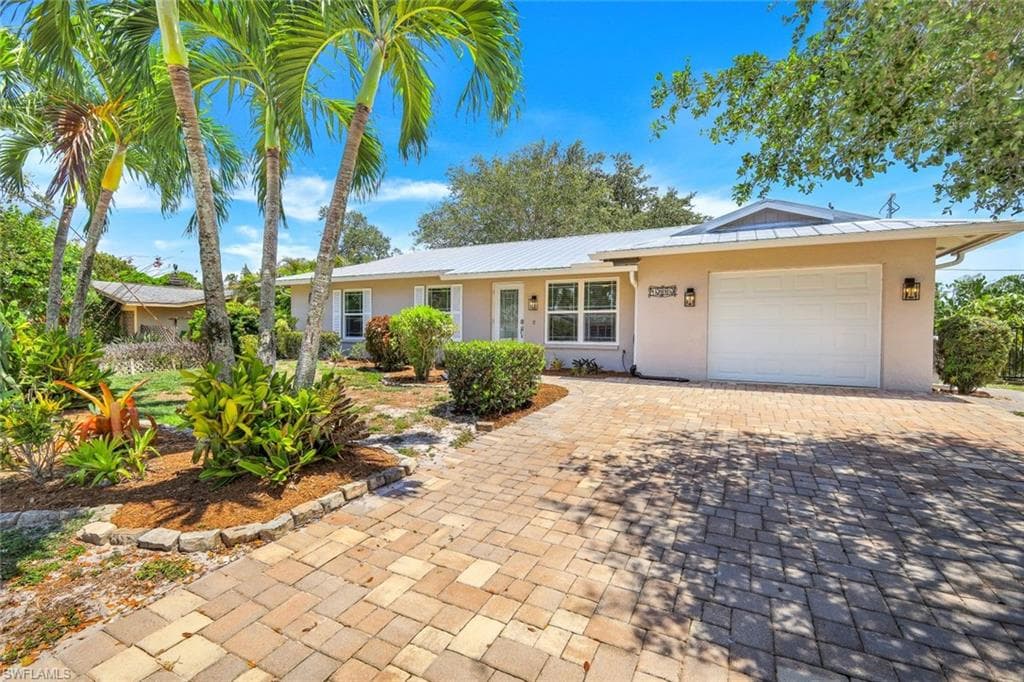 10330 Main DR BONITA SPRINGS, FL 34135