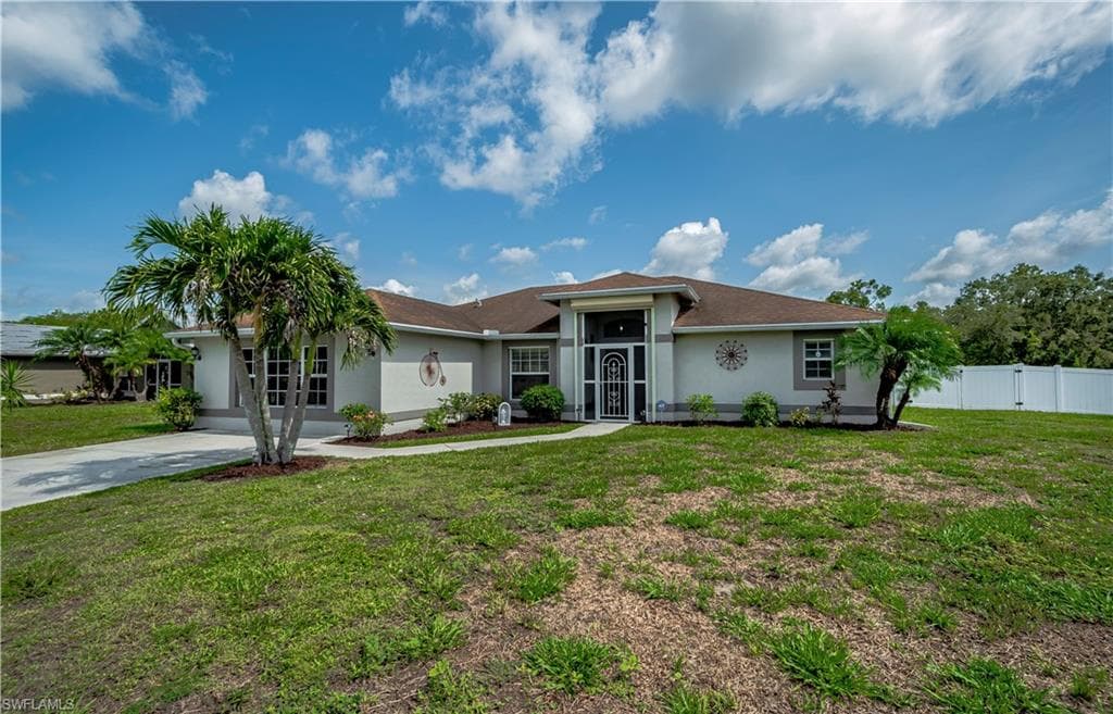 138 Ridgemont DR LEHIGH ACRES, FL 33972