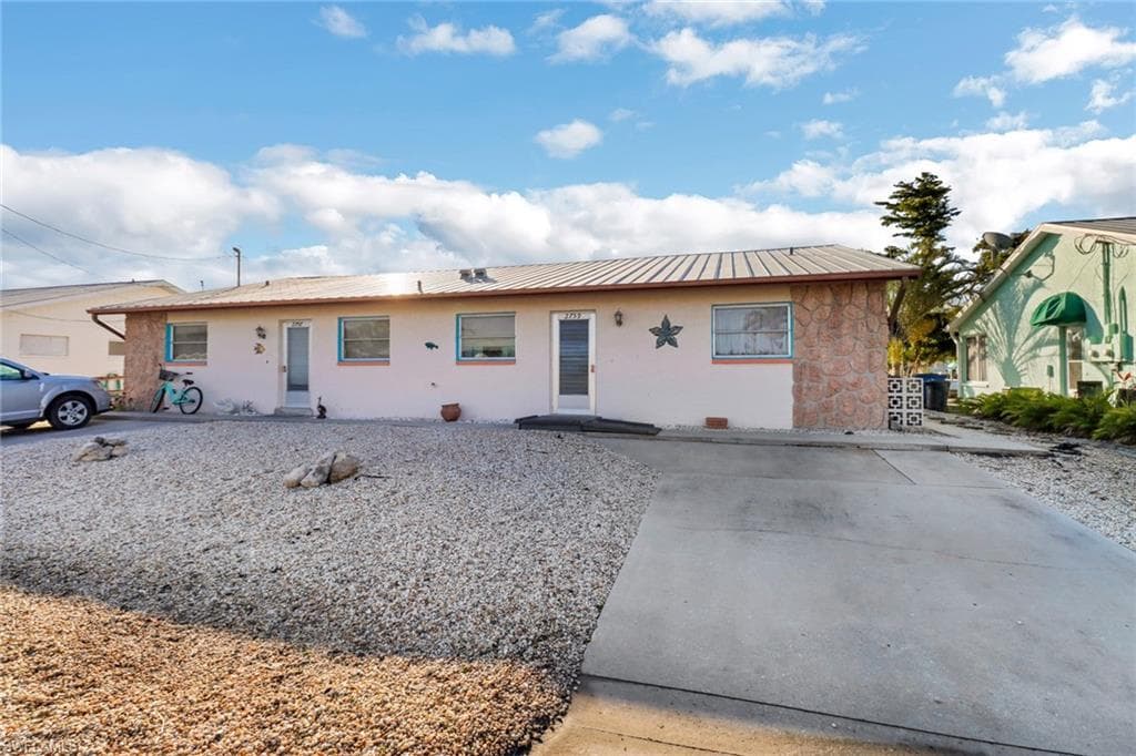 2757-2759 Bruce ST MATLACHA, FL 33993