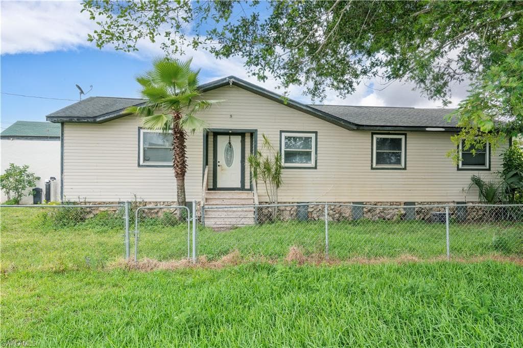 1601 Yvonne AVE S LEHIGH ACRES, FL 33976