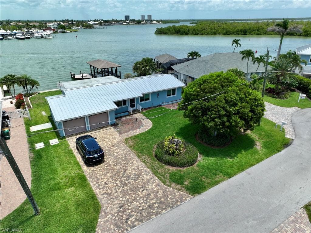 161 Hilo ST E NAPLES, FL 34113