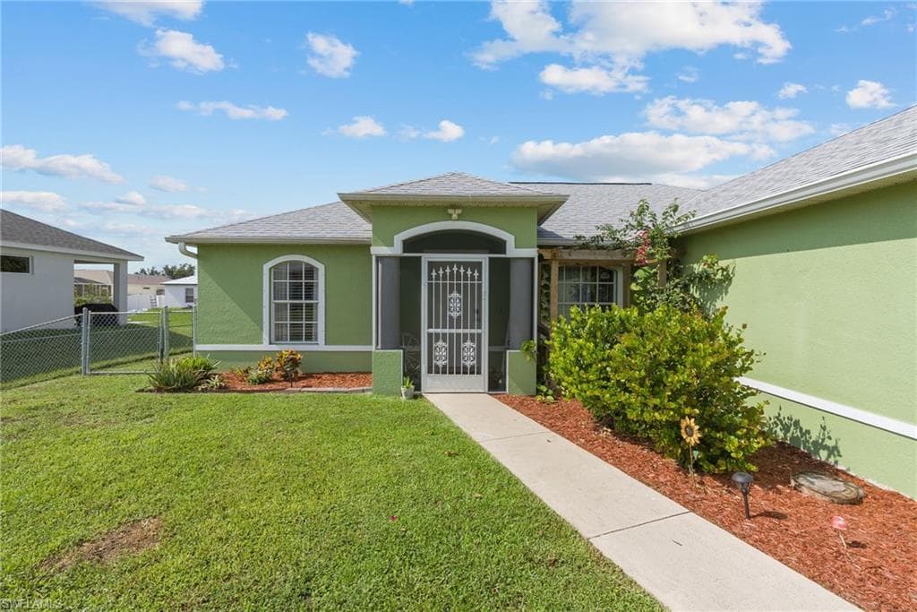 3913 12th ST W LEHIGH ACRES, FL 33971