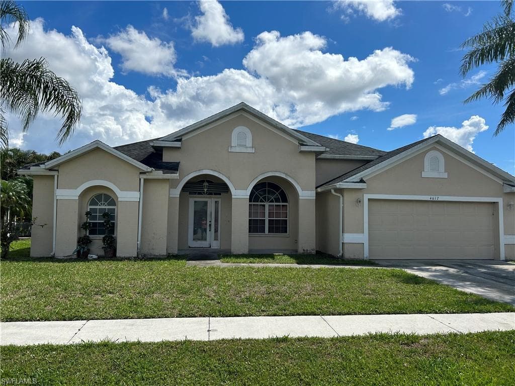 4617 Varsity CIR LEHIGH ACRES, FL 33971