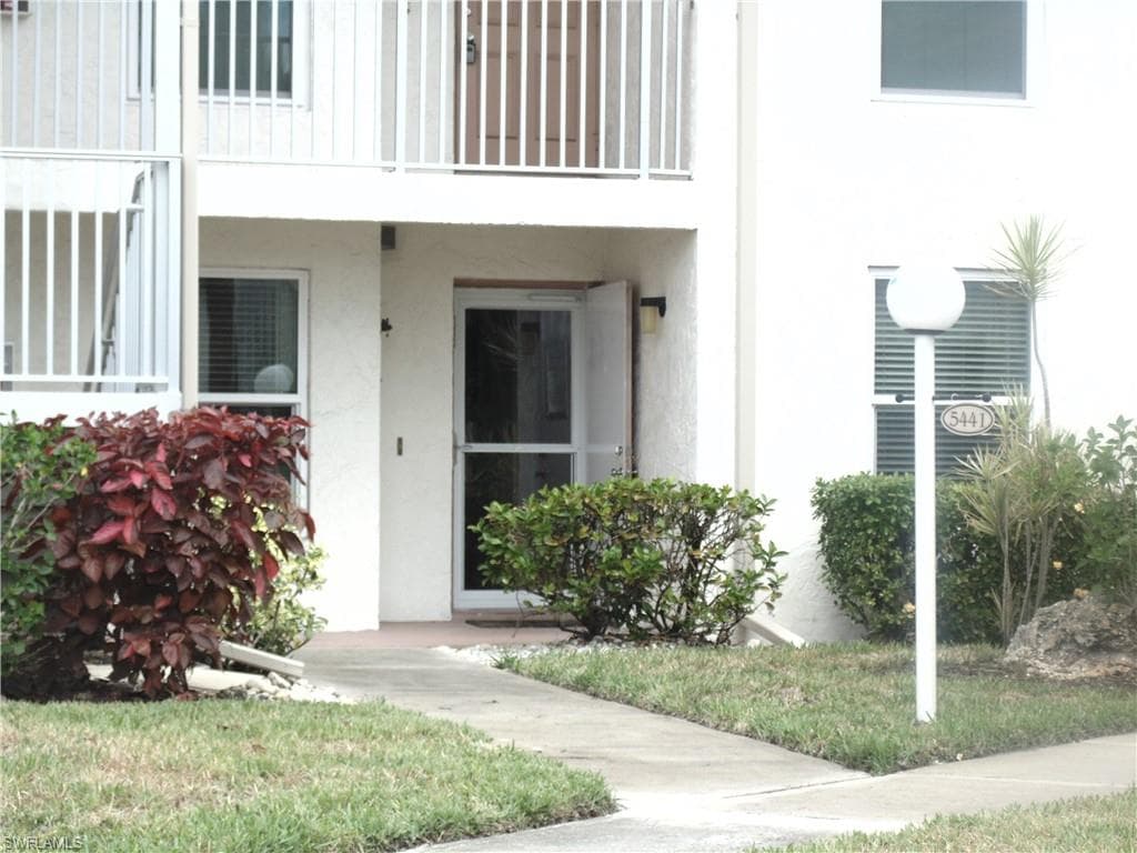 5445 Peppertree DR 9 FORT MYERS, FL 33908