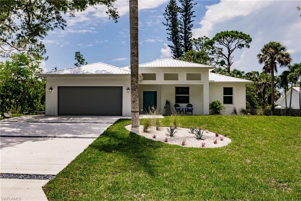 860 Preacher CT NAPLES, FL 34104