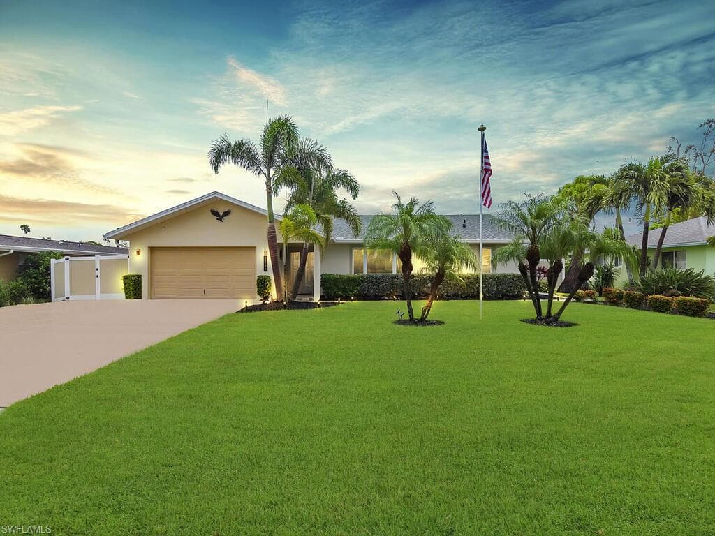 2243 Flora AVE FORT MYERS, FL 33907