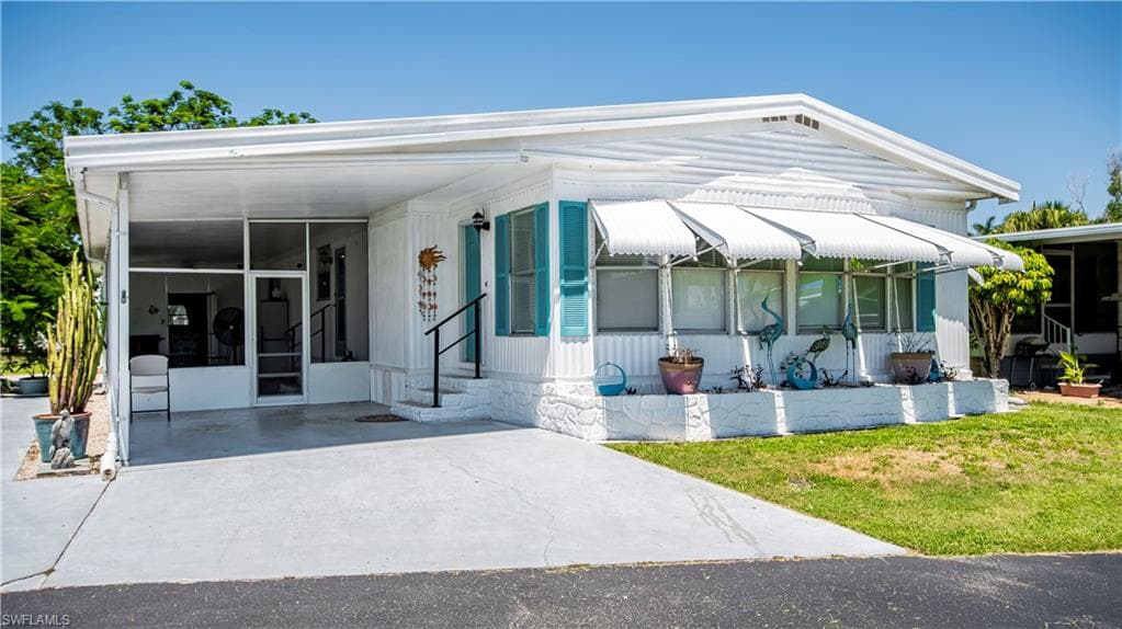 154 Adrienne DR FORT MYERS, FL 33908