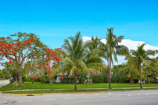 285 10th AVE S NAPLES, FL 34102