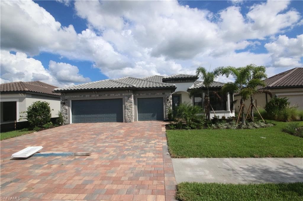 5786 Legendary LN IMMOKALEE, FL 34142