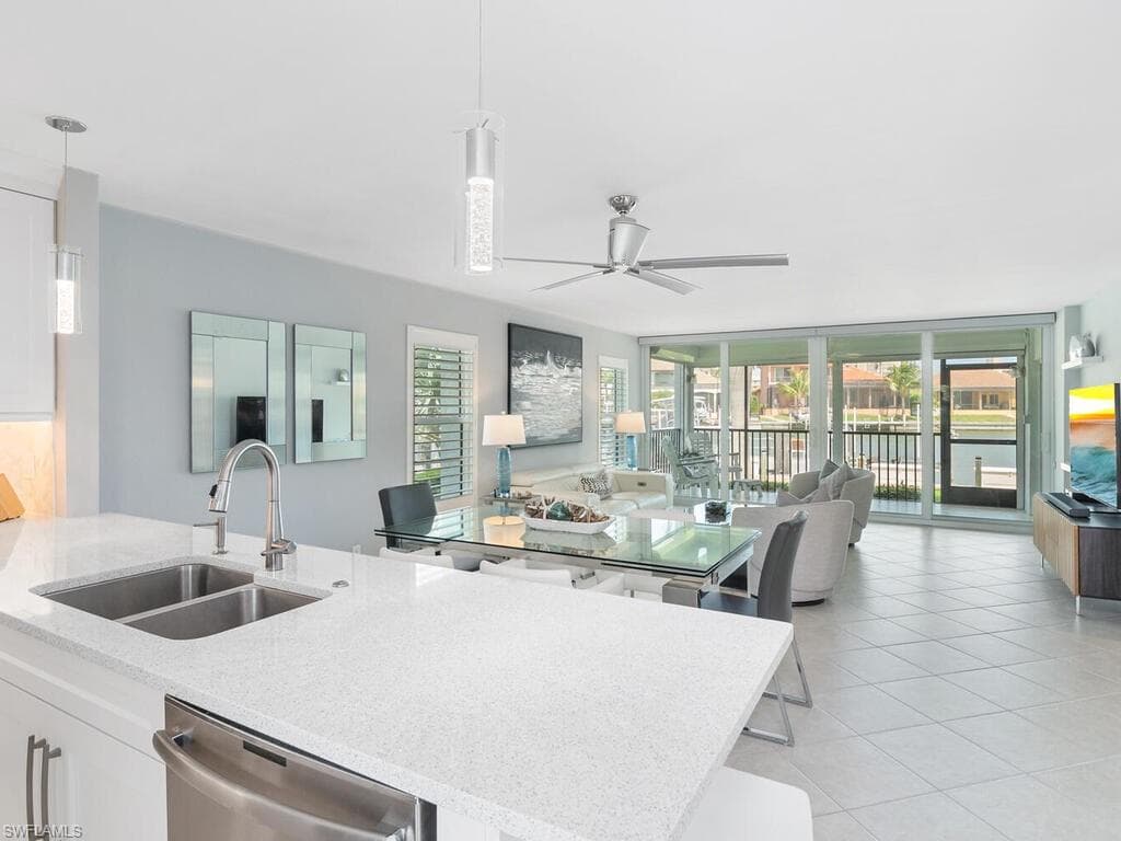 880 Huron CT 101 MARCO ISLAND, FL 34145