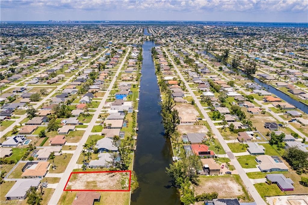 126 SE 20th ST CAPE CORAL, FL 33990