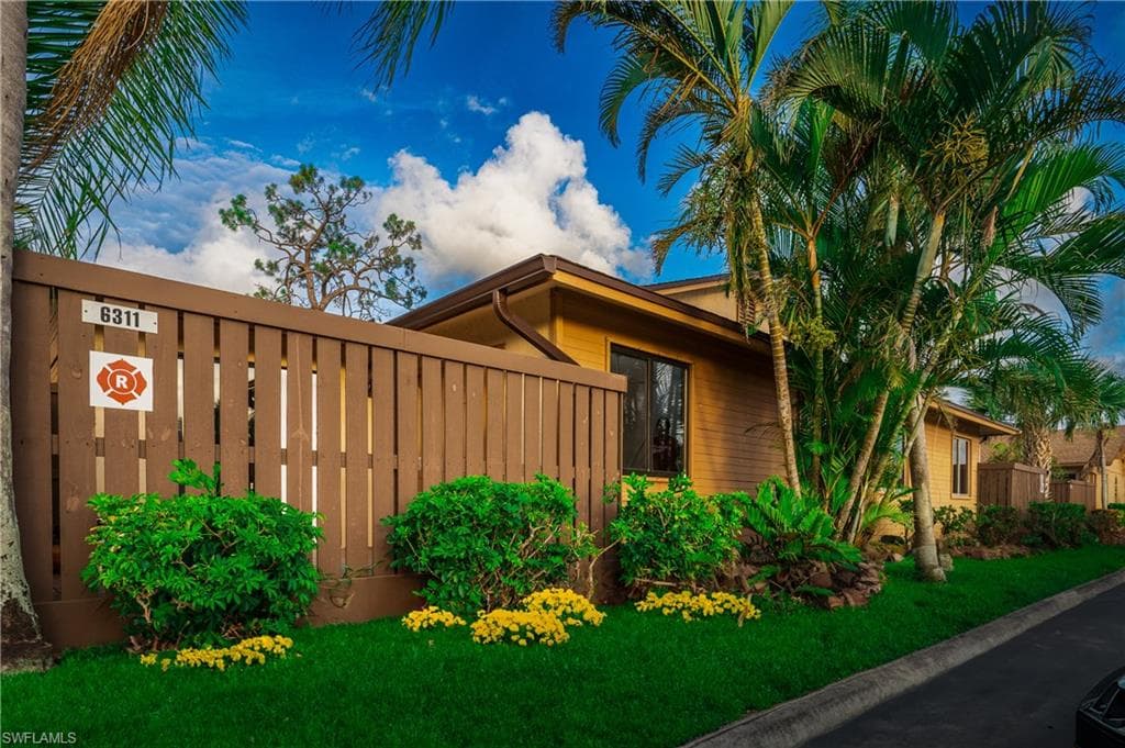 6311 Royal Woods DR FORT MYERS, FL 33908