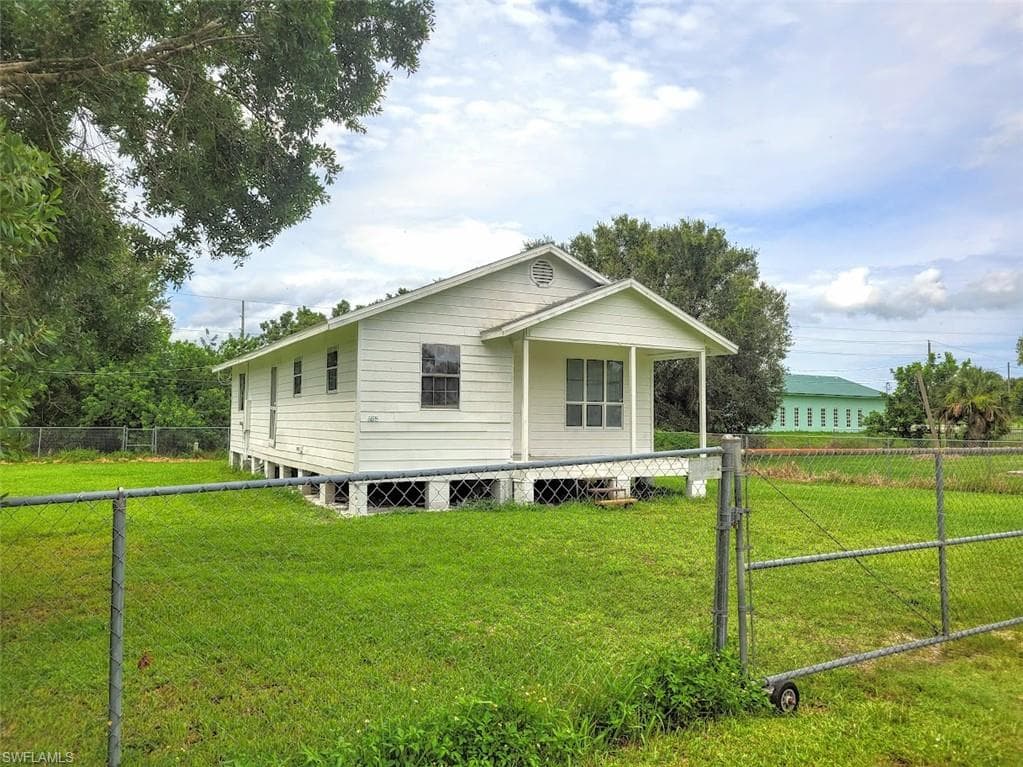 685 Avenue B NW MOORE HAVEN, FL 33471