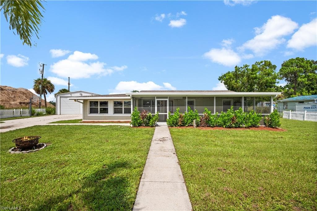 6990 School LN FORT MYERS, FL 33905