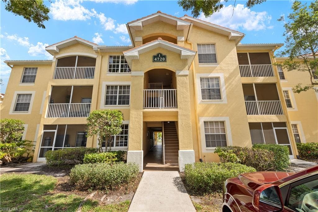 4720 Saint Croix LN 117 NAPLES, FL 34109