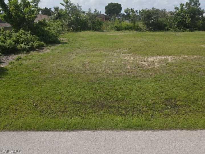 855 SW 15th TER CAPE CORAL, FL 33991
