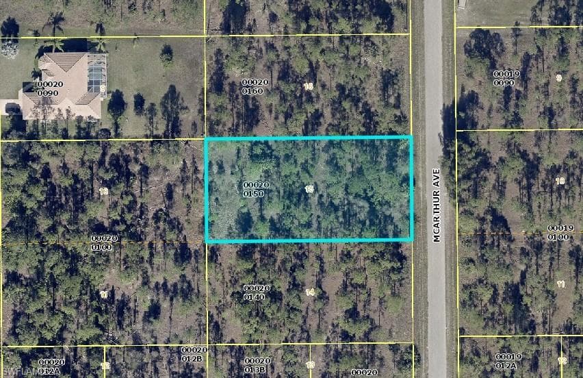 1305 McArthur AVE LEHIGH ACRES, FL 33972