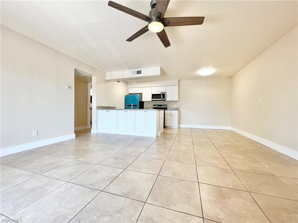 5303 Summerlin RD 311 FORT MYERS, FL 33919