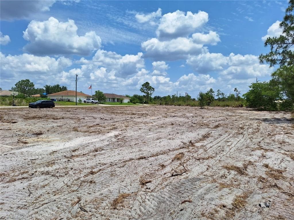 2815 22nd ST W LEHIGH ACRES, FL 33971