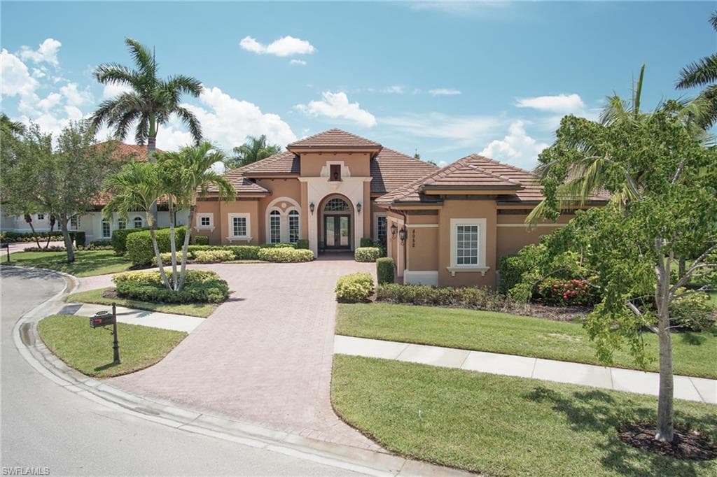 8952 Valhalla CT NAPLES, FL 34113