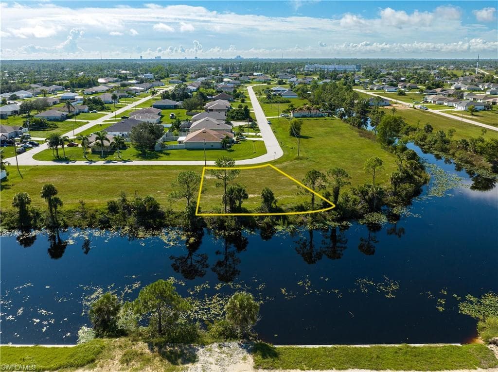 2117 NE 43rd LN CAPE CORAL, FL 33909