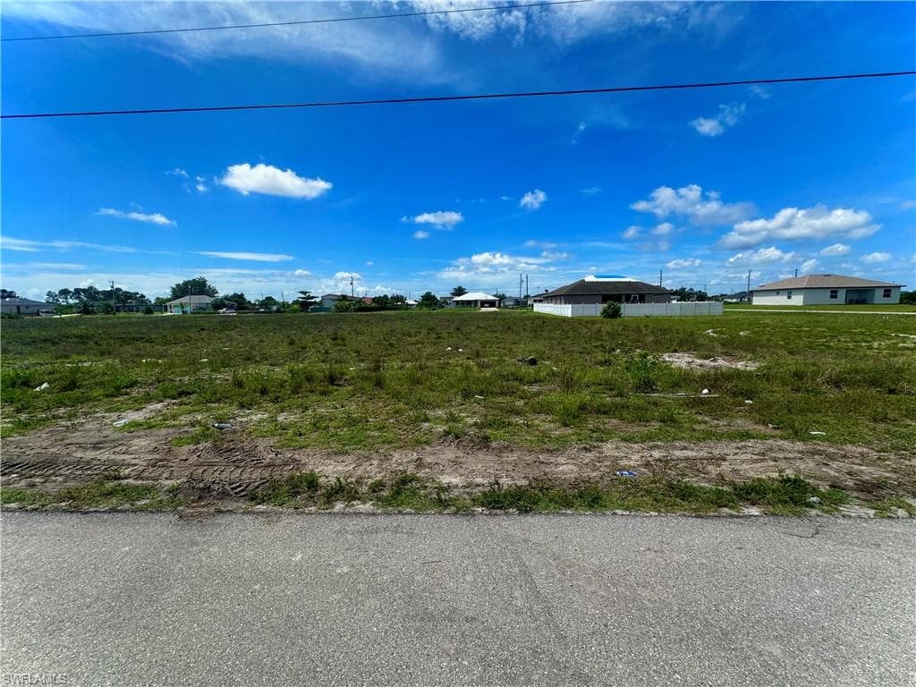 2711 20th ST SW LEHIGH ACRES, FL 33976