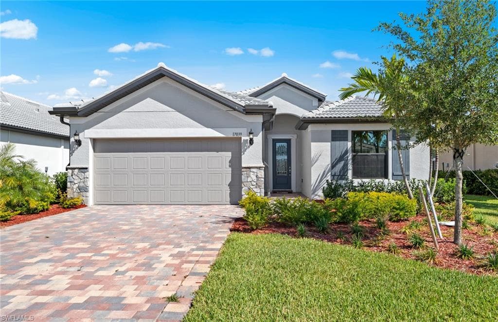 17039 OAKSTEAD DR ALVA, FL 33920