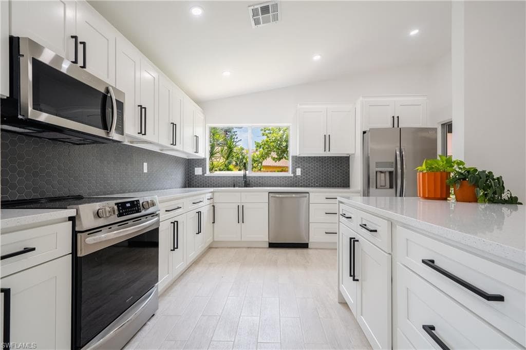 6495 Royal Woods DR FORT MYERS, FL 33908